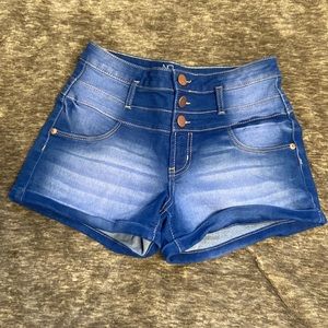 Juniors 9 high waisted button up Jean shorts. Worn once. EUC 💕